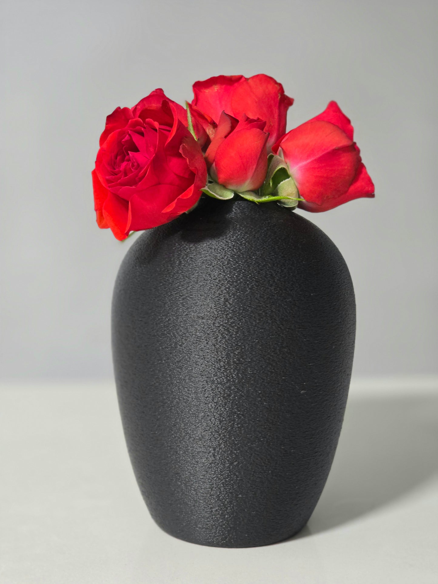 Modern Textured Vase Minimalist Black & White Options, Durable Decorative Flower Vase